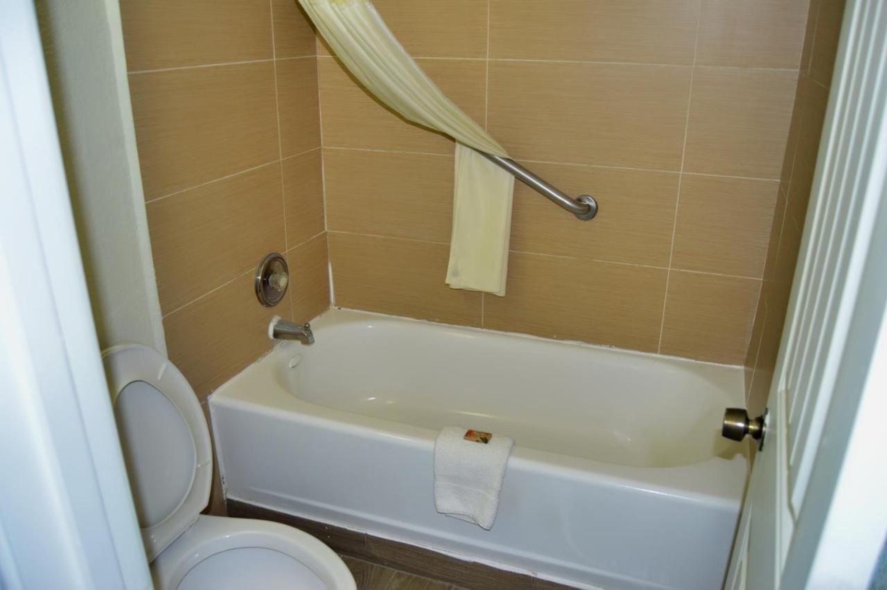 Days Inn By Wyndham Hardeeville Near Hilton Head ภายนอก รูปภาพ