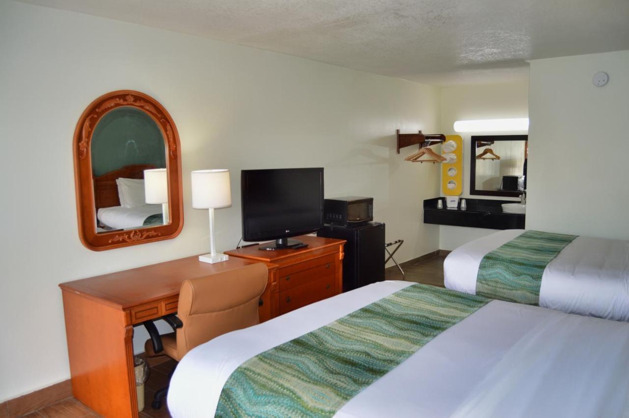 Days Inn By Wyndham Hardeeville Near Hilton Head ภายนอก รูปภาพ