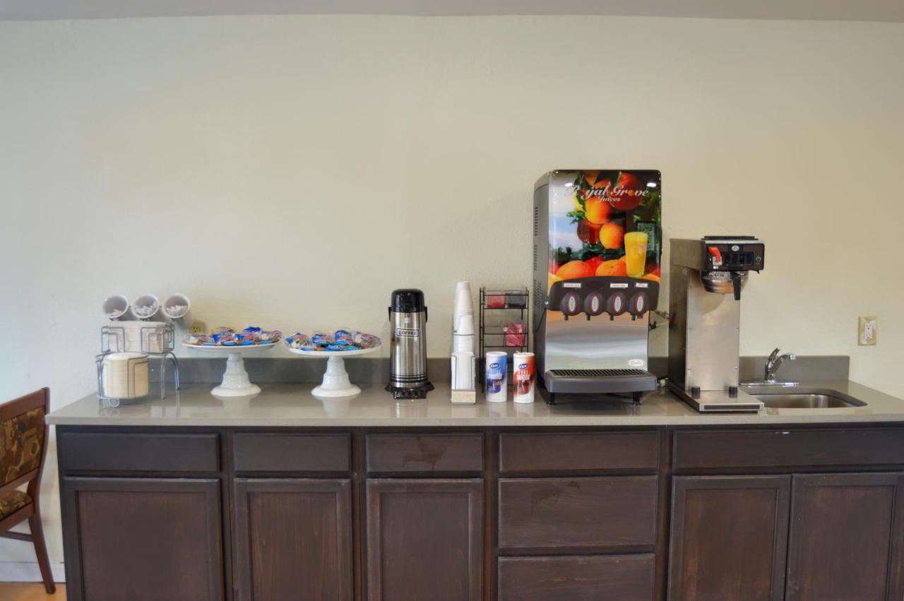 Days Inn By Wyndham Hardeeville Near Hilton Head ภายนอก รูปภาพ