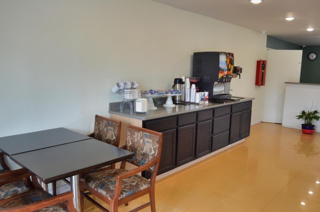 Days Inn By Wyndham Hardeeville Near Hilton Head ภายนอก รูปภาพ