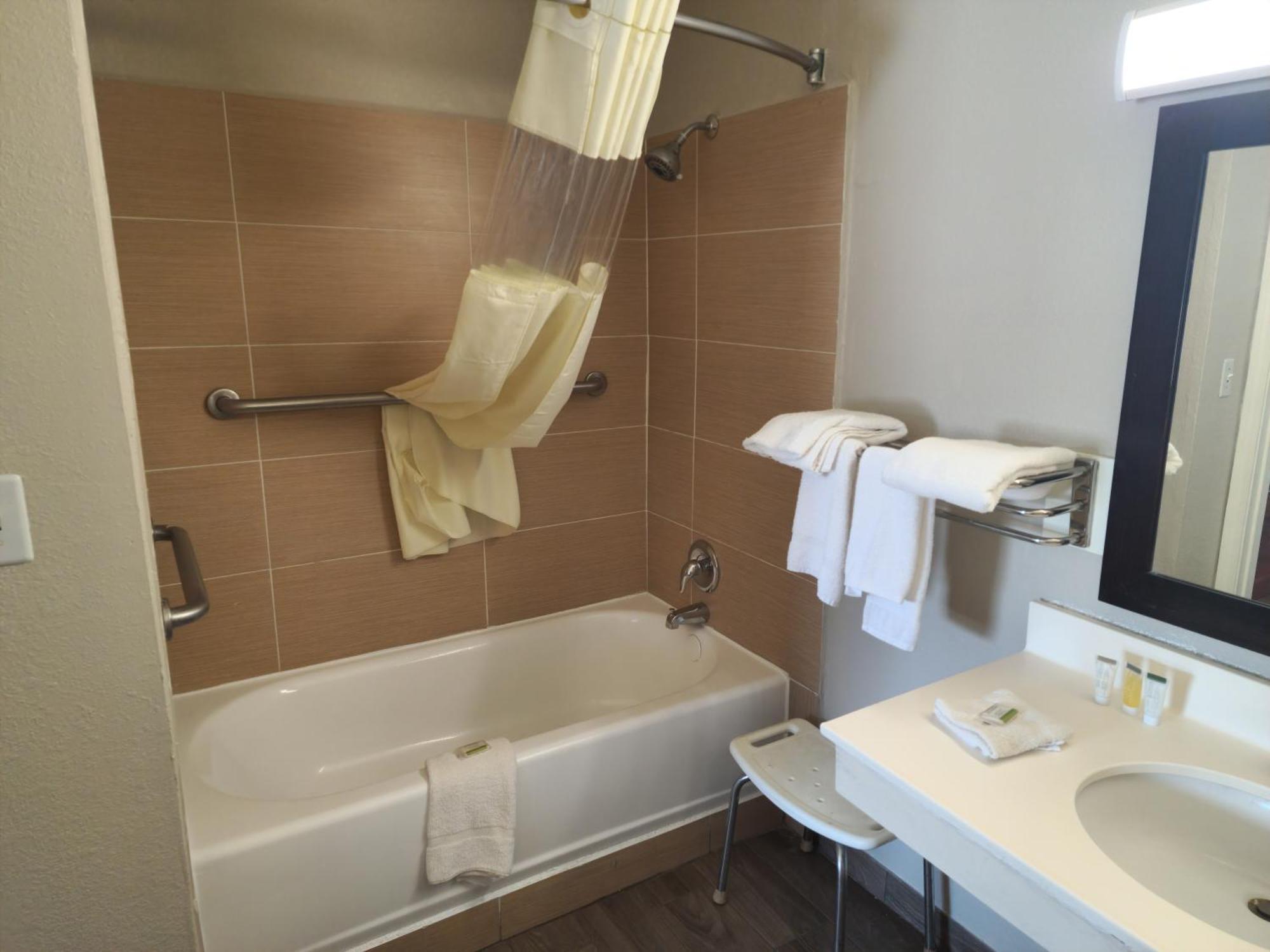 Days Inn By Wyndham Hardeeville Near Hilton Head ภายนอก รูปภาพ