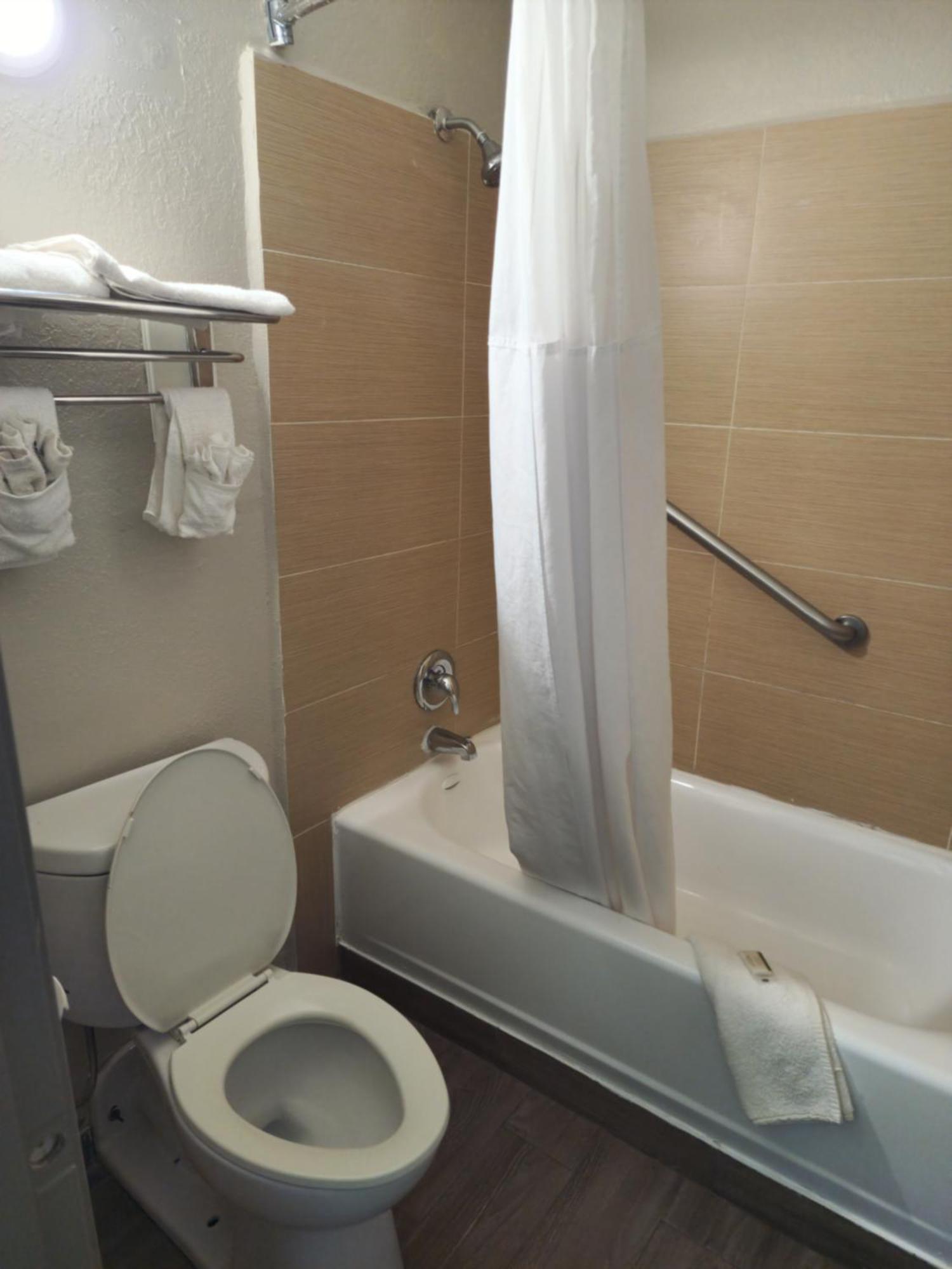 Days Inn By Wyndham Hardeeville Near Hilton Head ภายนอก รูปภาพ