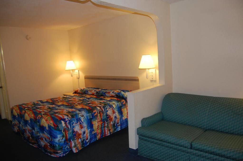 Days Inn By Wyndham Hardeeville Near Hilton Head ภายนอก รูปภาพ